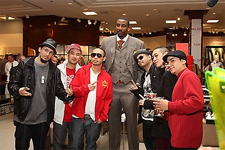 saks-amare-stoudamire-pa-67